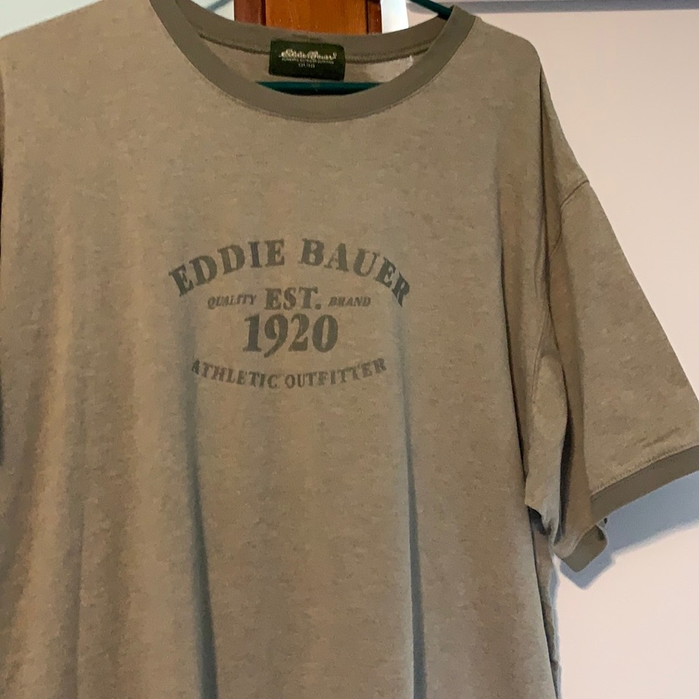 ⭐️ Eddie Bauer Vintage Tee